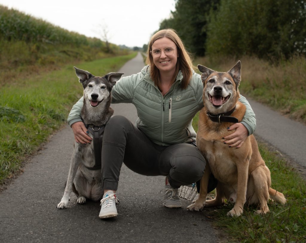 Daniela Strauch mit ihren Hunden Jaz und Phönix